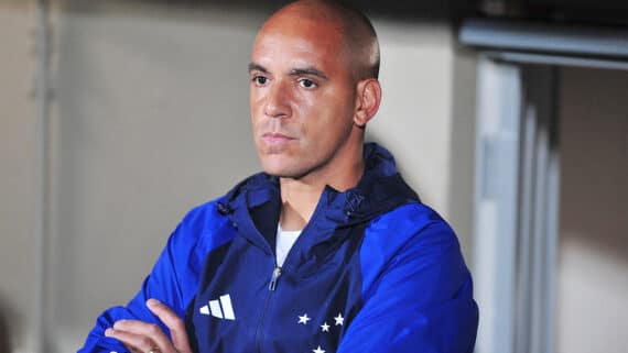 Pepa, técnico do Cruzeiro, antes de jogo contra o Cuiabá, no Campeonato Brasileiro (foto: Alexandre Guzanshe/EM/D.A Press)