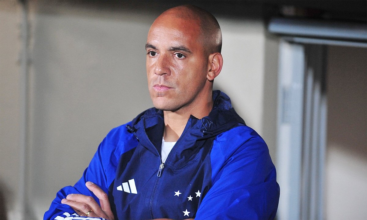 Pepa, técnico do Cruzeiro, antes de jogo contra o Cuiabá, no Campeonato Brasileiro (foto: Alexandre Guzanshe/EM/D.A Press)