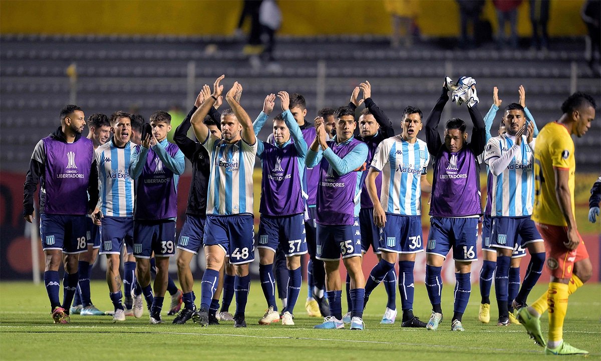 Racing venceu Aucas fora de casa por 2 a 1 (foto: Rodrigo BUENDIA/AFP)
