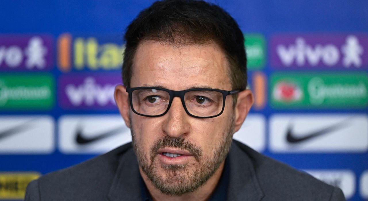 Ramon Menezes, treinador da Seleção sub-20, dirige interinamente a Seleção principal (foto: MAURO PIMENTEL / AFP)