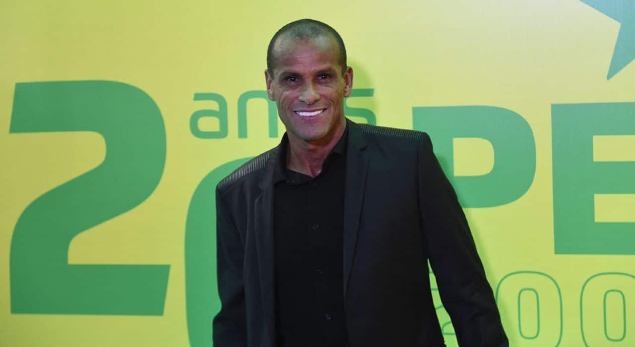 Rivaldo, ex-jogador da Seleção Brasileira, sorrindo para foto - (foto: MAURO PIMENTEL / AFP)