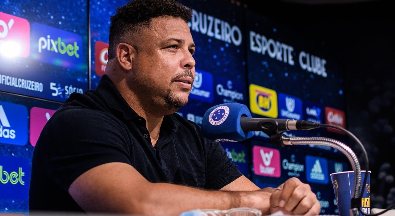 Visita de Ronaldo, na Toca da Raposa 2, em Belo Horizonte (foto: Gustavo Aleixo/Cruzeiro)