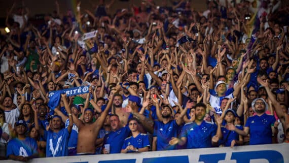 Torcida do Cruzeiro no Maracanã no jogo contra o Flamengo (foto: Staff Images / Cruzeiro)