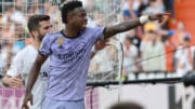 Vinícius Júnior é alvo de racismo em jogo do Real Madrid contra Valencia (foto: JOSE JORDAN/AFP)