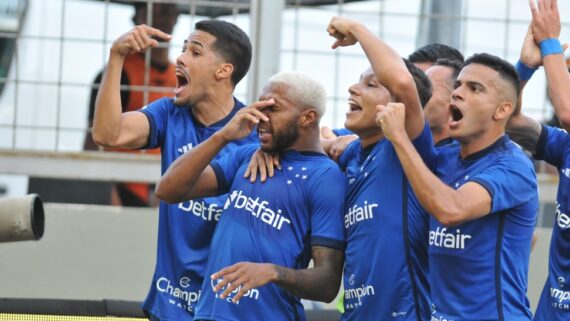 Wesley fez dois gols e garantiu a vitória do Cruzeiro por 2 a 1 sobre o Santos (foto: Alexandre Guzanshe/EM/DA Press)