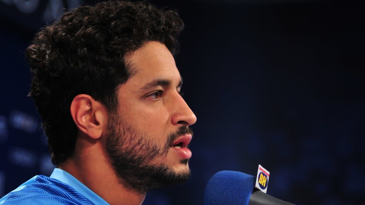 Zagueiro Léo em entrevista coletiva no ano de 2018 (foto: Gladyston Rodrigues/EM/D.A Press)