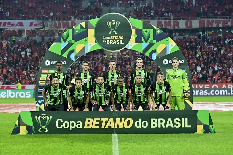 América-MG em partida contra o Internacional, pela Copa do Brasil (foto: Mourão Panda/América-MG)
