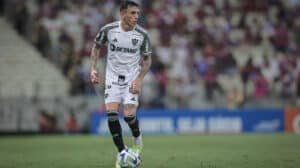 Saravia foi expulso aos 44 minutos do segundo tempo - Crédito: 