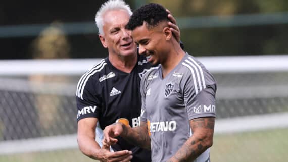 Éder Aleixo e Allan, do Atlético-MG (foto: Paulo Henrique França/Atlético-MG)