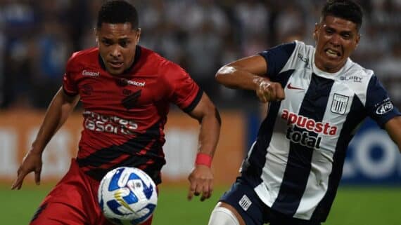 A primeira partida entre Athletico-PR e Alianza Lima, no Peru, terminou em 0x0 (foto: CRIS BOURONCLE/AFP)