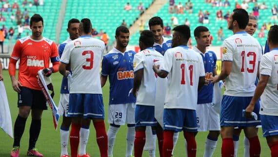 Jogo entre Bahia e Cruzeiro, pelo Campeonato Brasileiro de 2014 (foto: Vaner Casaes / Ag. BAPRESS)