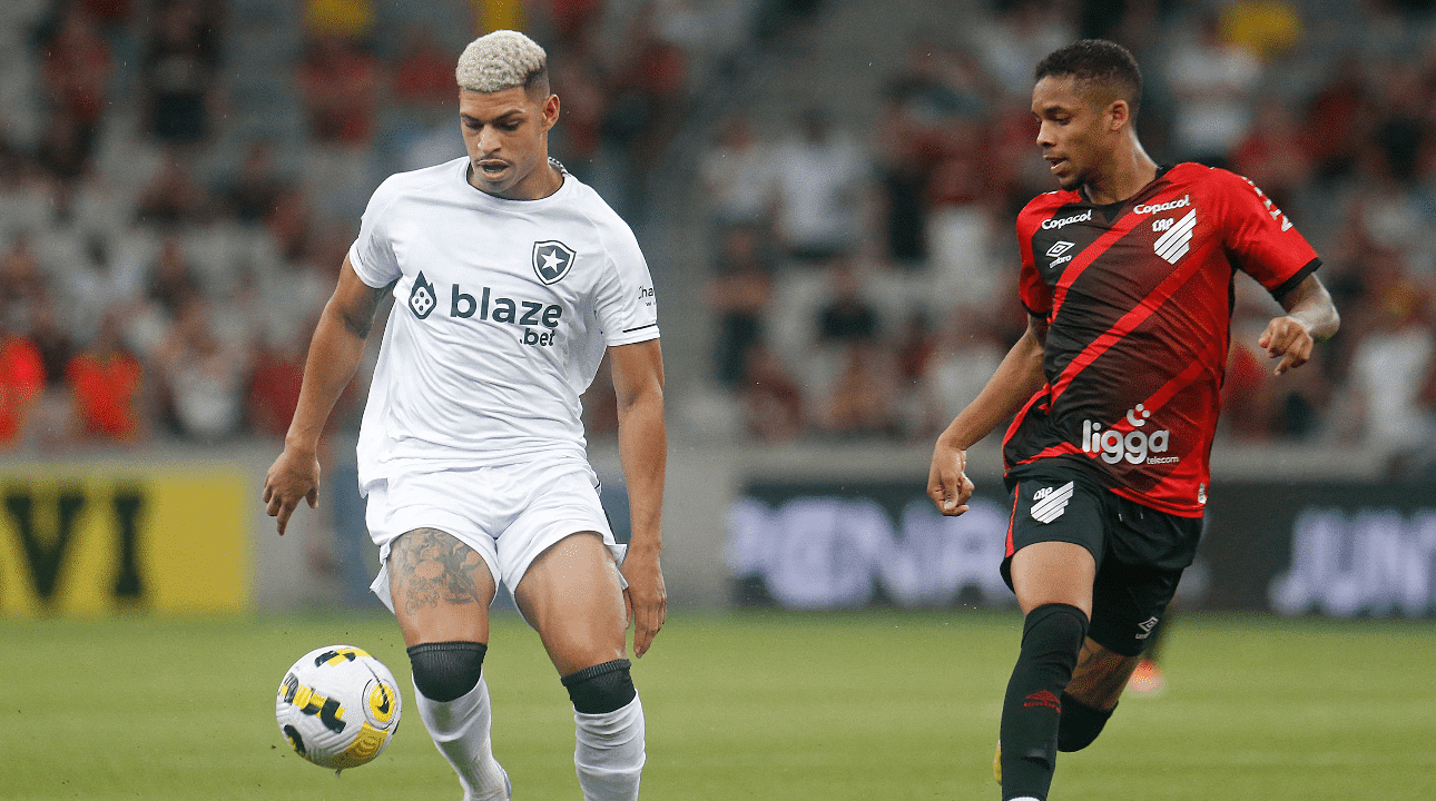 Jogadores de Botafogo e Athletico durante partida (foto: Vitor Silva/Botafogo)