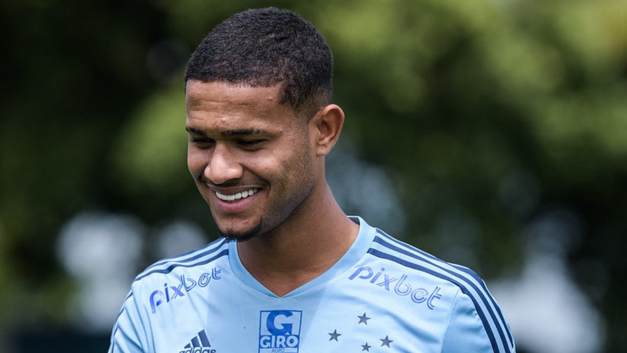 Breno Teixeira durante treino do Cruzeiro em 2022 (foto: Gustavo Aleixo/Cruzeiro)