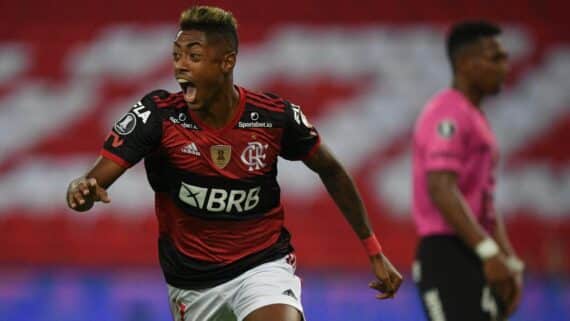 Bruno Henrique comemora gol pelo Flamengo (foto: CARL DE SOUZA/AFP)