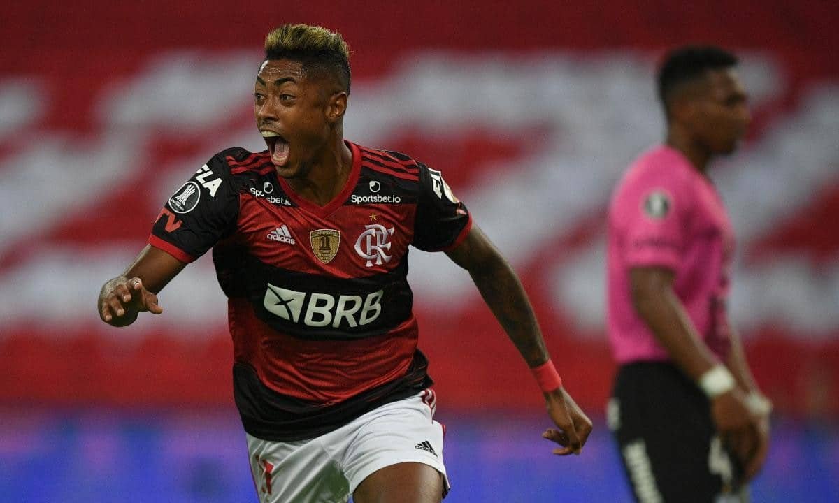 Bruno Henrique comemora gol pelo Flamengo (foto: CARL DE SOUZA/AFP)
