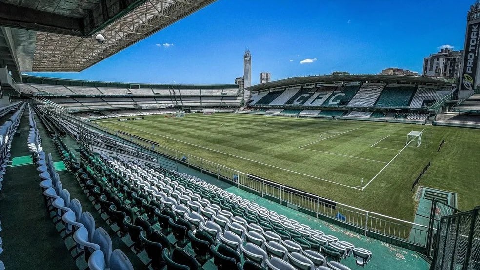 Após 18 jogos sem vencer, SAF do Coritiba anuncia novo escudo : r