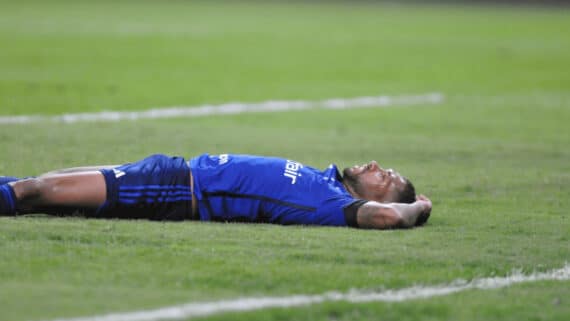 Wesley, do Cruzeiro, lamenta derrota (foto: Alexandre Guzanshe/EM/D.A Press)