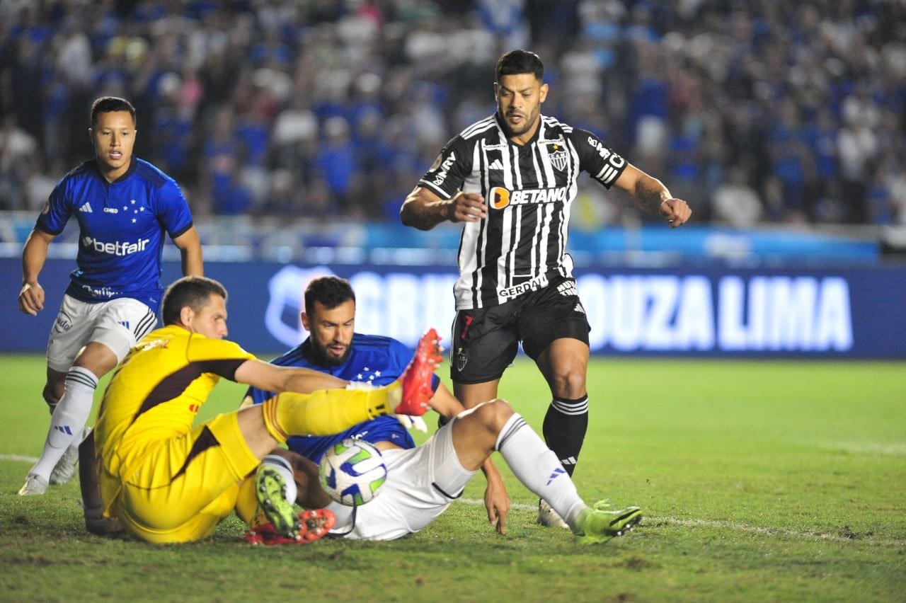 Clássico entre Cruzeiro e Atlético-MG, em Uberlândia, pelo Campeonato Brasileiro (foto: Alexandre Guzanshe/EM/D.A. Press)