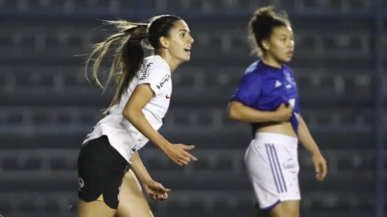 Jheniffer comemorando após marcar contra o Cruzeiro (foto: Rodrigo Gazzanel / Agência Corinthians)