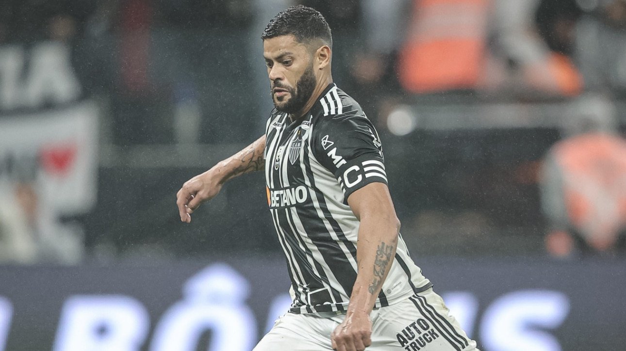 Hulk cobrando pênalti contra o Corinthians (foto: Pedro Souza / Atlético)