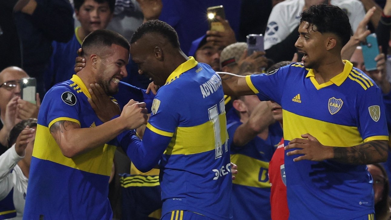 Jogadores do Boca Juniors comemorando (foto: ALEJANDRO PAGNI / AFP)