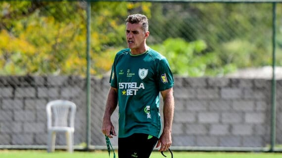 Vagner Mancini, comanda treino do América-MG no CT Lanna Drummond (foto: Mourão Panda/América)