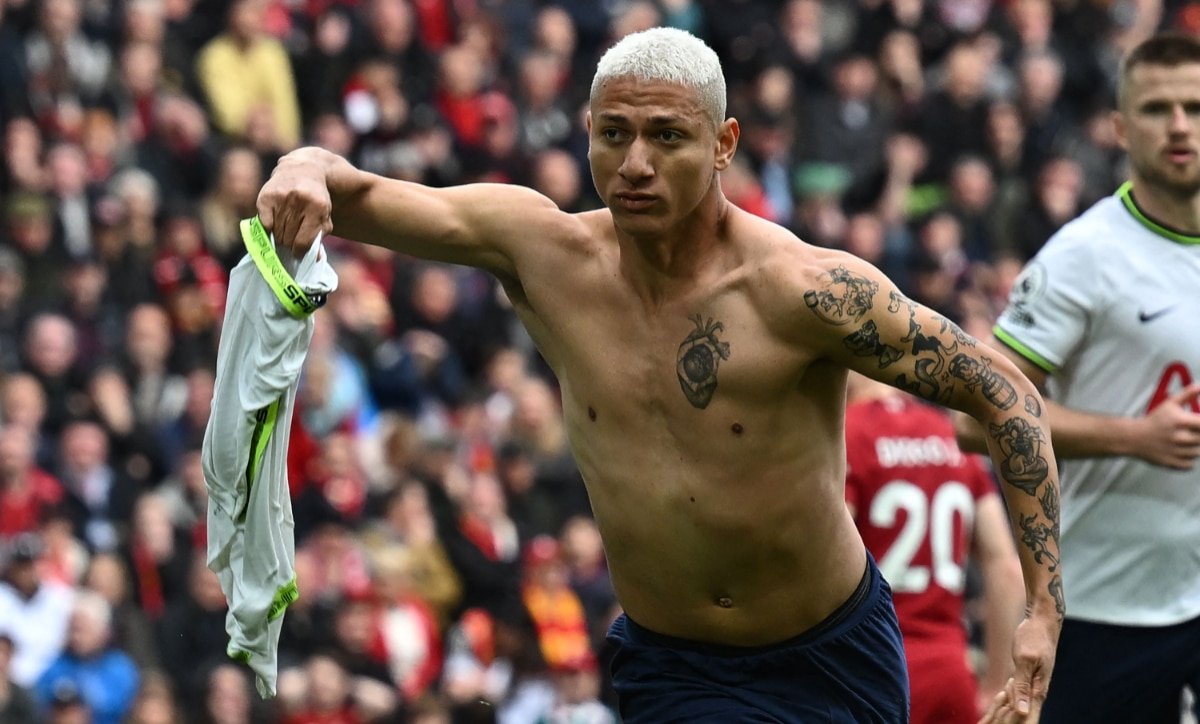 Richarlison em comemoração de gol (foto: AFP)