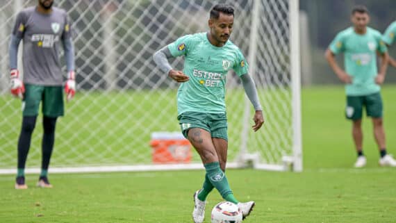 Mateus Gonçalves em treino no CT Lana Drummond (foto: Mourão Panda/América.)