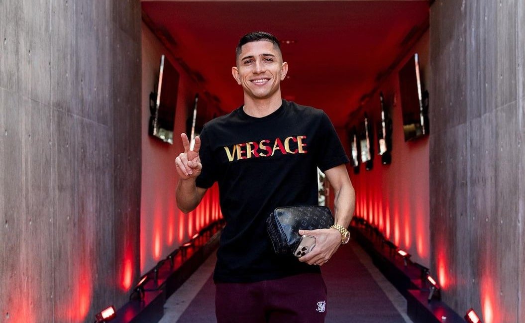 Savarino acena para foto (foto: Divulgação/Instagram/Jefferson Savarino)