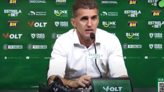 Vagner Mancini, técnico do América-MG, em entrevista coletiva após a partida contra o Athletico-PR (foto: Reprodução/Youtube)