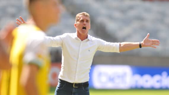 Mancini à beira de campo do jogo entre América-MG e Athletico-PR, no Mineirão, pelo Campeonato Brasileiro (foto: Alexandre Guzanshe/EM/D.A Press)