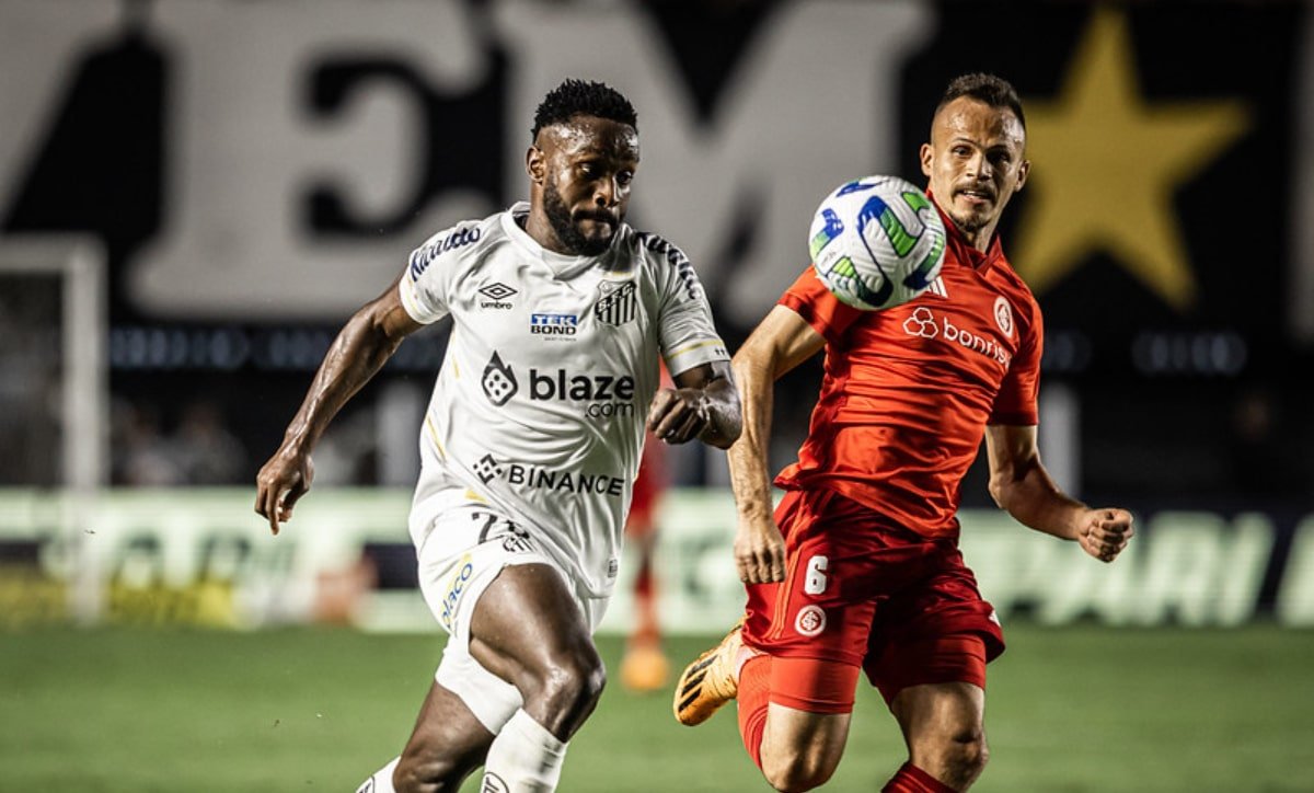 Santos e Internacional, em jogo pela nona rodada do Campeonato Brasileiro (foto: Raul Baretta/ Santos FC)