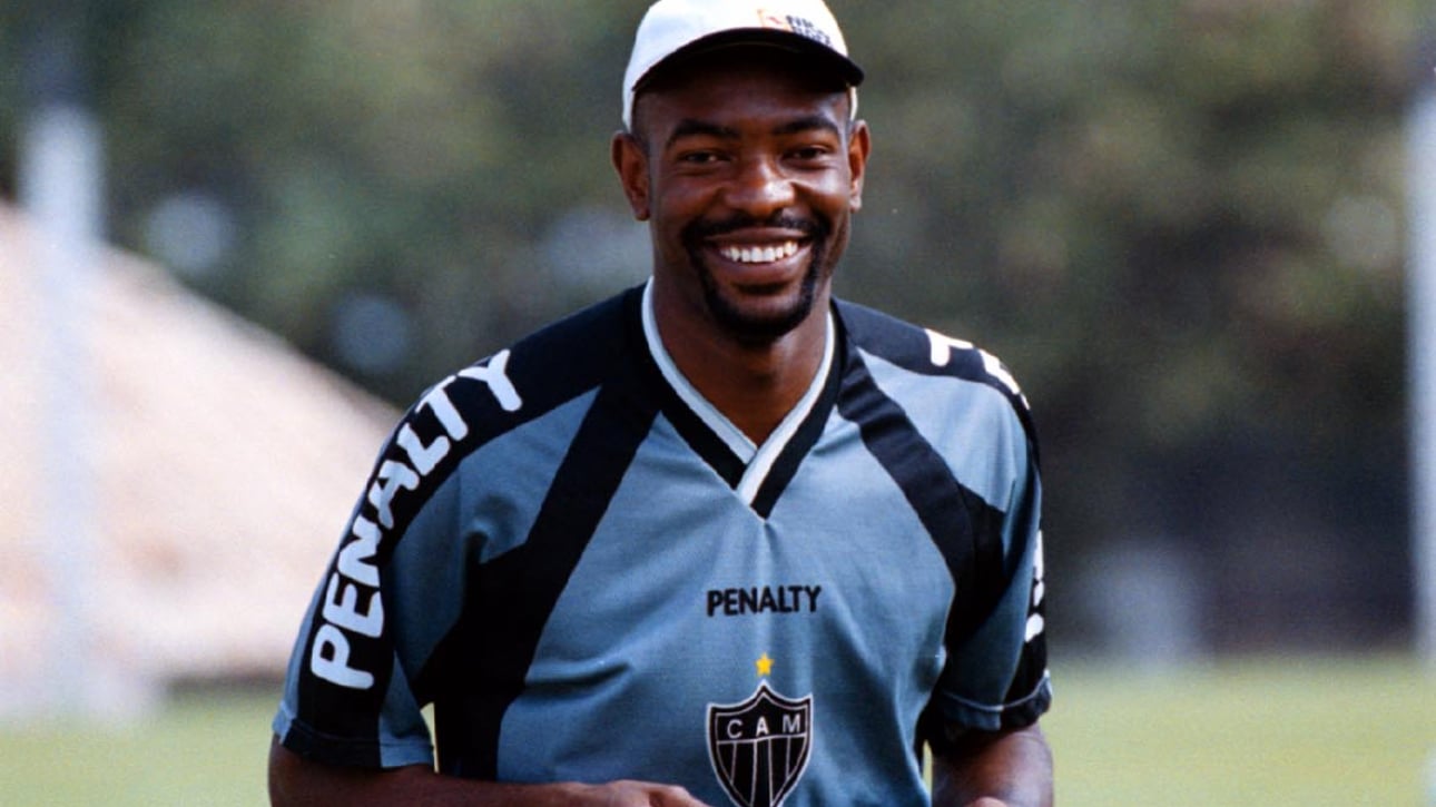 Caçapa em treinamento pelo Atlético em 2001 - (foto: Jorge Gontijo/Estado de Minas)