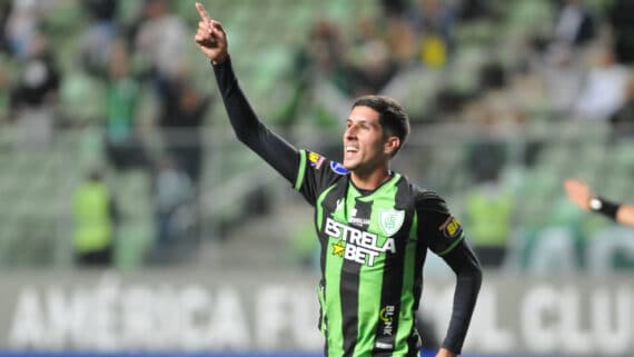 Breno Cascardo comemorando gol sobre o Millonarios (foto: Alexandre Guzanshe/EM/D.A. Press)