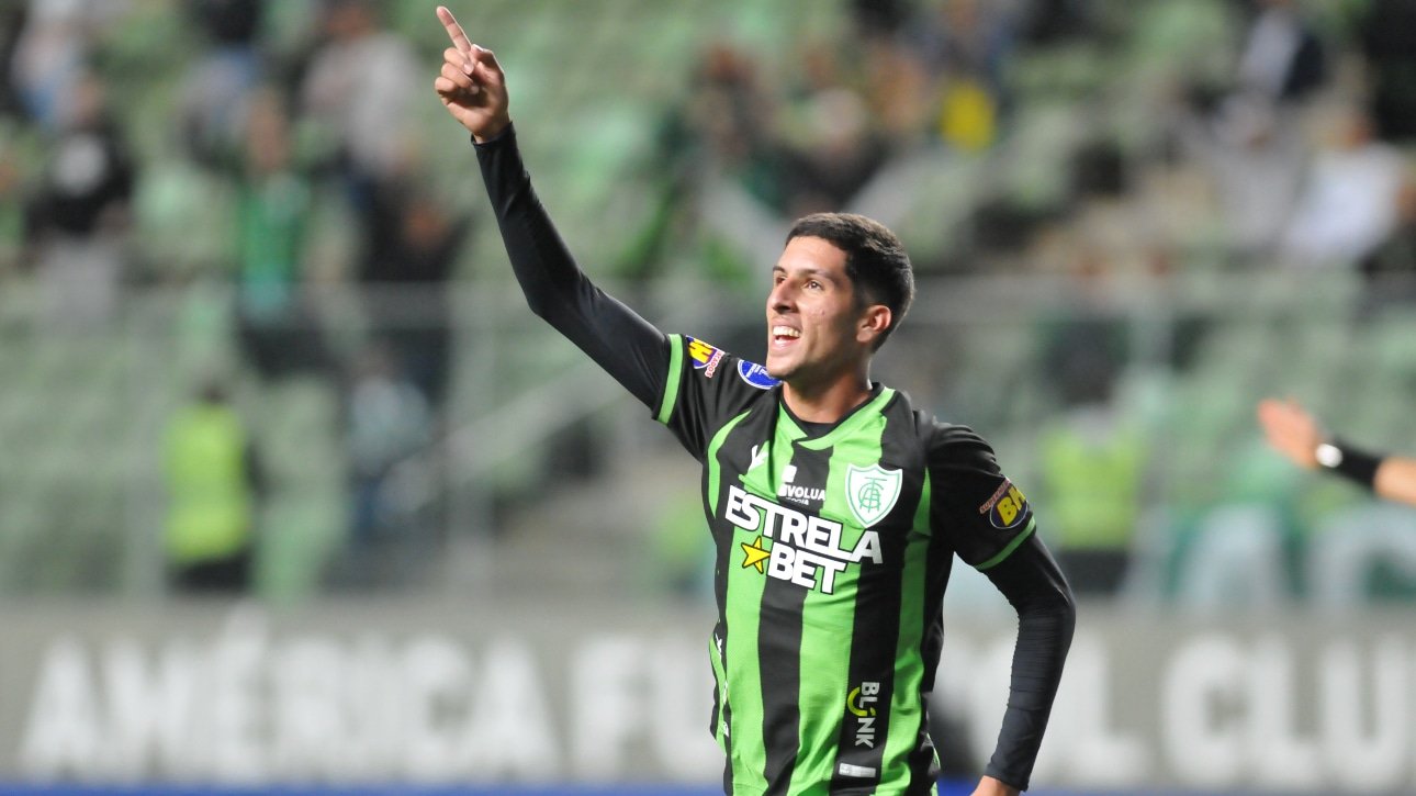 Breno Cascardo comemorando gol sobre o Millonarios (foto: Alexandre Guzanshe/EM/D.A. Press)