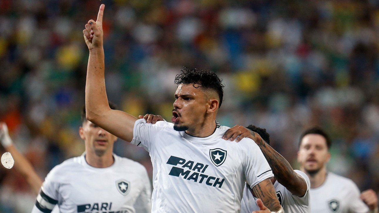 Tiquinho Soares comemorando gol pelo Botafogo (foto: Vitor Silva/Botafogo)