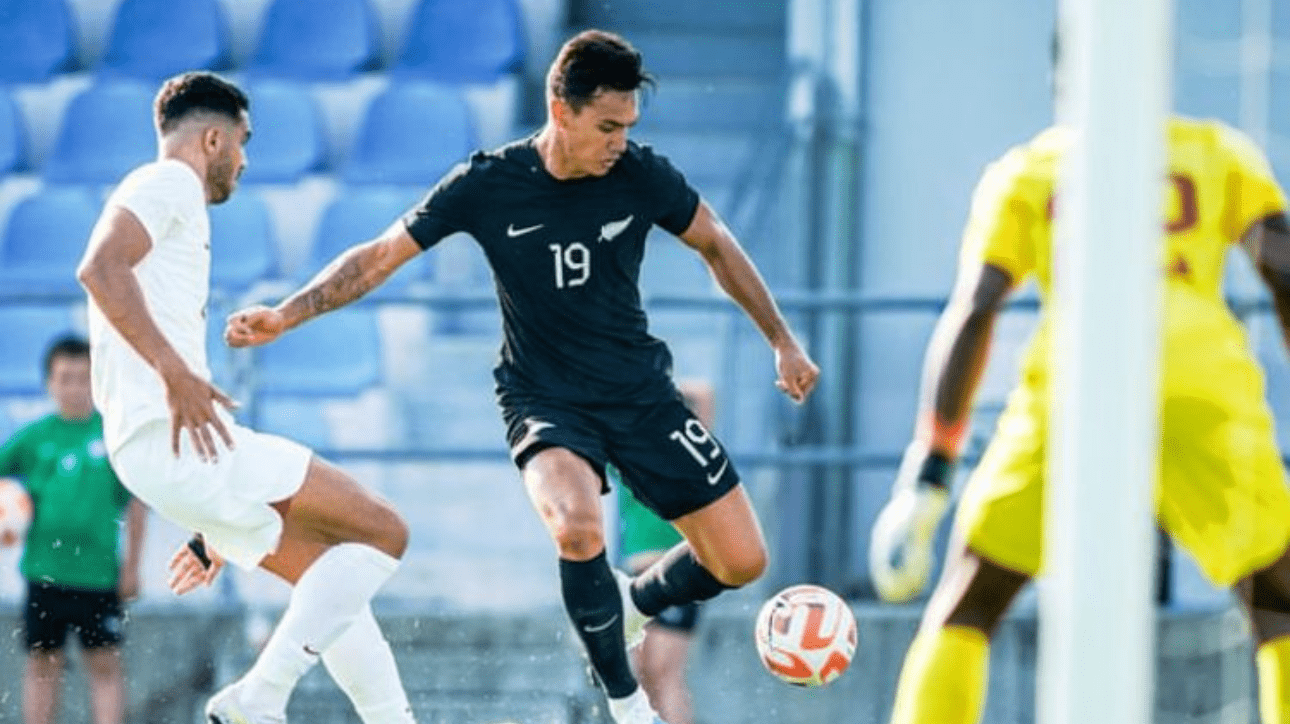 Jogadores de Nova Zelândia e Catar durante partida (foto: Reprodução Instagram Nova Zelândia)