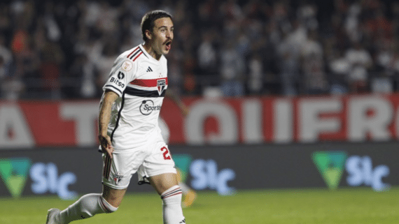 Gabriel Neves comemorando após gol (foto: Rubens Chiri/São Paulo)