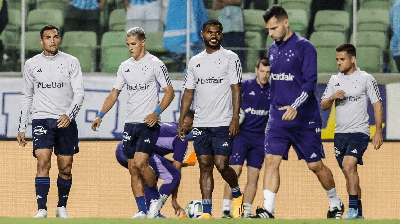 Jogadores do Cruzeiro durante aquecimento (foto: Thomás Santos/Staff Images/Cruzeiro)