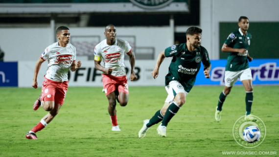 Jogadores de Goiás e Santa Fé (foto: Rosiron Rodrigues/Fernando Lima/Marcos Nunes)