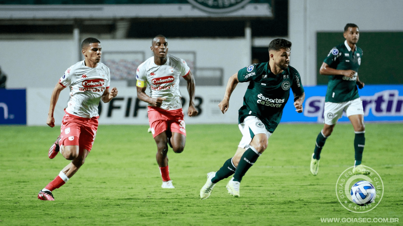 Jogadores de Goiás e Santa Fé (foto: Rosiron Rodrigues/Fernando Lima/Marcos Nunes)