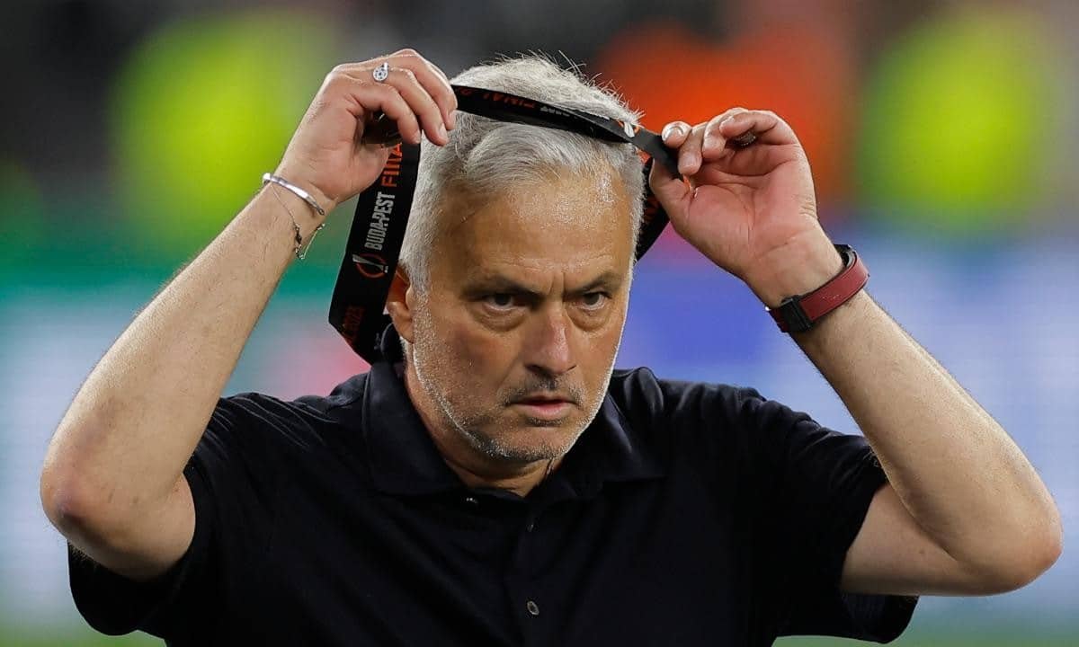 José Mourinho teria recebido oferta da Arábia Saudita (foto: ODD ANDERSEN/AFP)