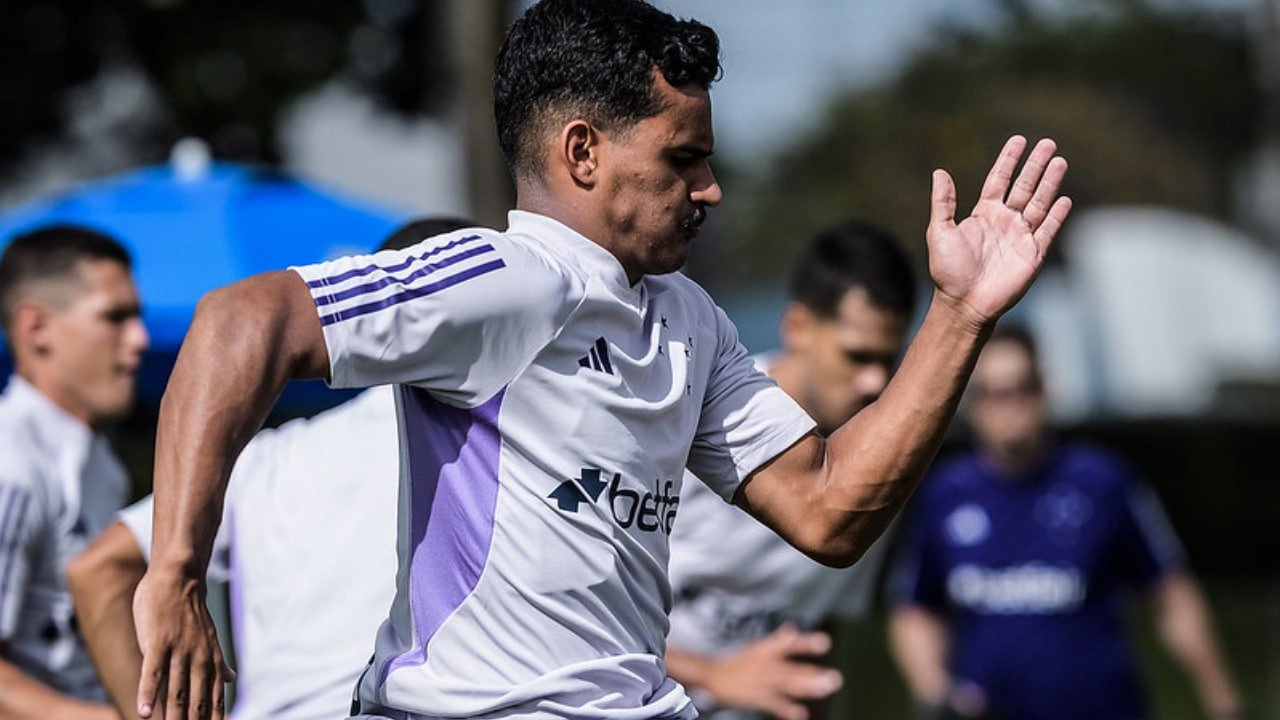 Kaiki, lateral-esquerdo, durante treino do Cruzeiro (foto: Gustavo Aleixo/Cruzeiro)