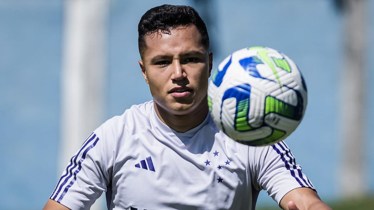 Desejado pelo futebol russo, Marlon indica que ficará no Cruzeiro