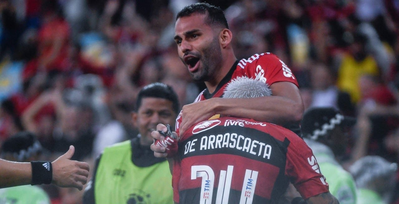 Volante do Flamengo (foto: DOUGLAS SHINEIDR / AFP)