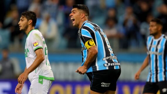 América-MG perdeu para o Grêmio por 3 a 1, pela 11a rodada do Brasileiro (foto: SILVIO AVILA / AFP)