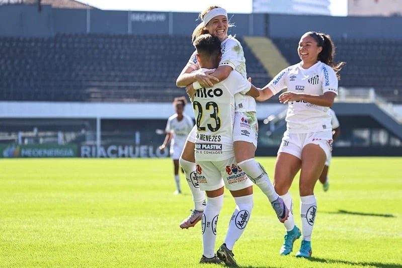 Jogadoras do Santos comemoram classificação à semifinal do Brasileiro A1 (foto: Foto: Fernanda Luz/Staff Images Woman/CBF)