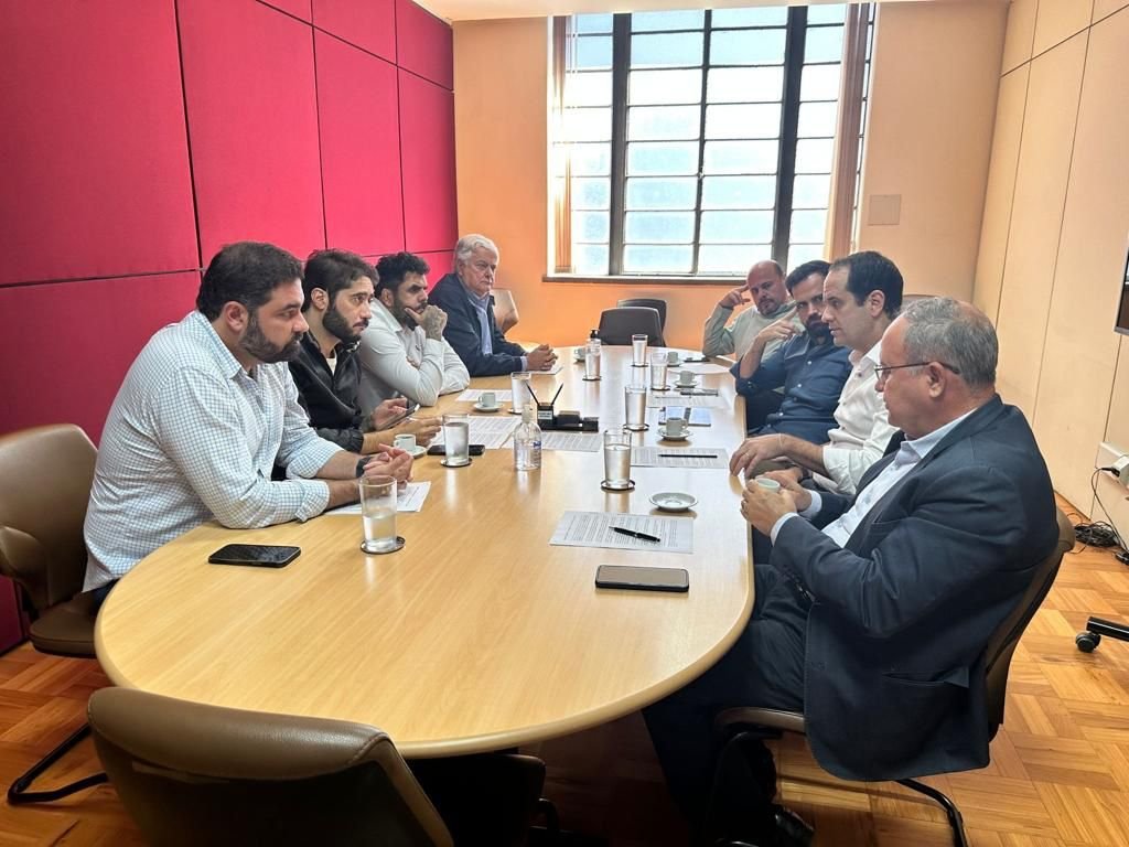 Reunião de representantes do Atlético-MG, CMBH e PBH (foto: Fábio Brito)