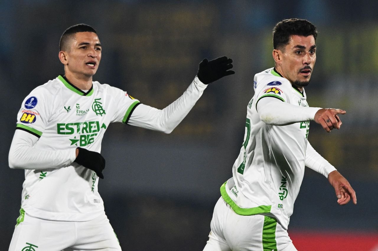 América-MG em jogo contra o Peñarol, pela Sul-Americana (foto: AFP)