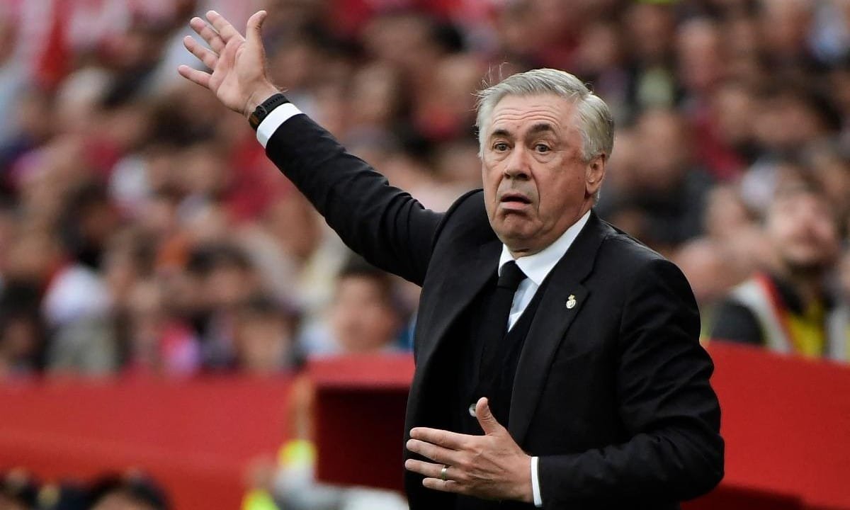 Carlo Ancelotti em partida do Real Madrid (foto: CRISTINA QUICLER/AFP)
